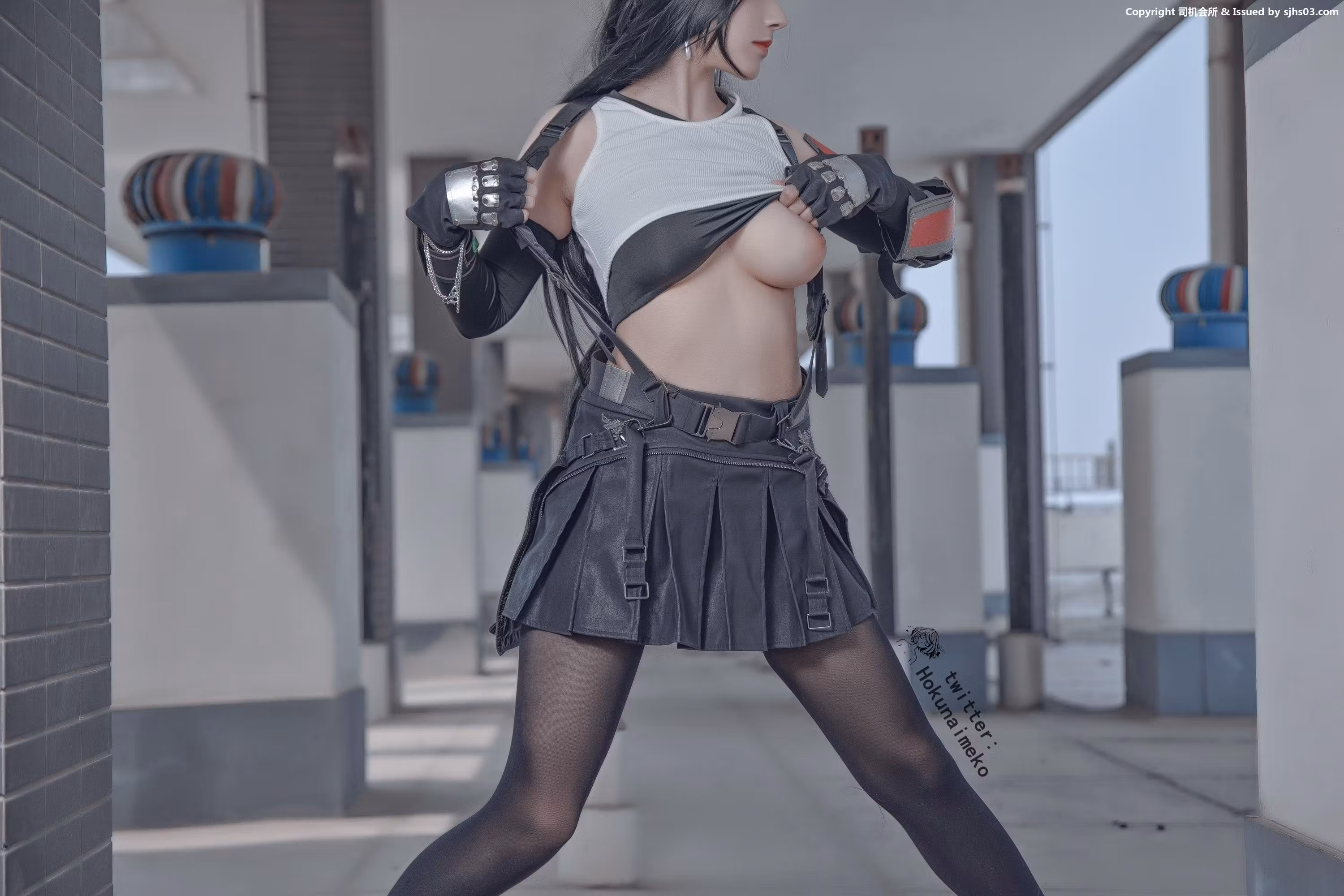 超短露脐背心勾勒内里迷人极品美乳美胸身段